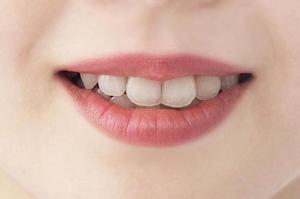 金箔化粧品の効果と魅力を徹底解説！潤いとツヤを与える新しいスキンケアの選び方