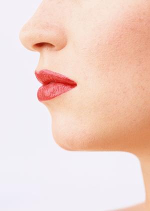 敏感肌の人は低刺激の基礎化粧品を選ぼう